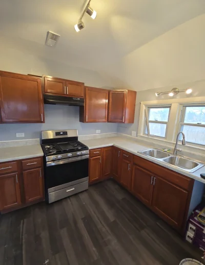 Eco-friendly kitchen remodel in Chicago using sustainable materials and energy-efficient appliances.